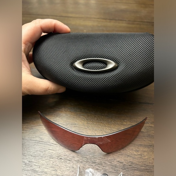 Oakley’s Sunglasses Case, Nose piece, and replace lense - Picture 4 of 4